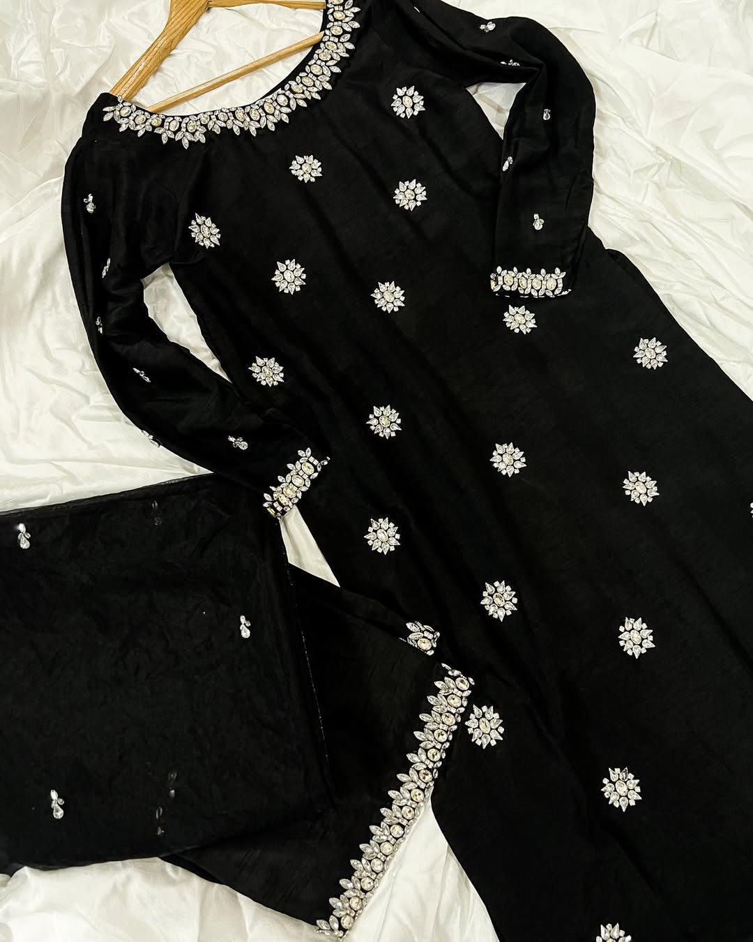 FS-LUSH BLACK STITCH