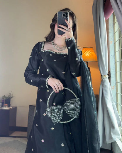 FS-BLACK LADY UNSTITCH